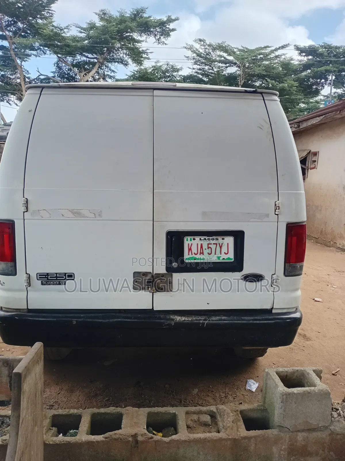 Ford E250 2005 White