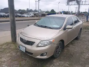 Toyota Corolla LE 4dr Sedan (1.8L 4 cyl 4A) 2009 Gold