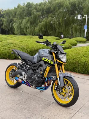 Yamaha 2022 Black