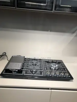 In- Built 5 Burner Gas Cooker