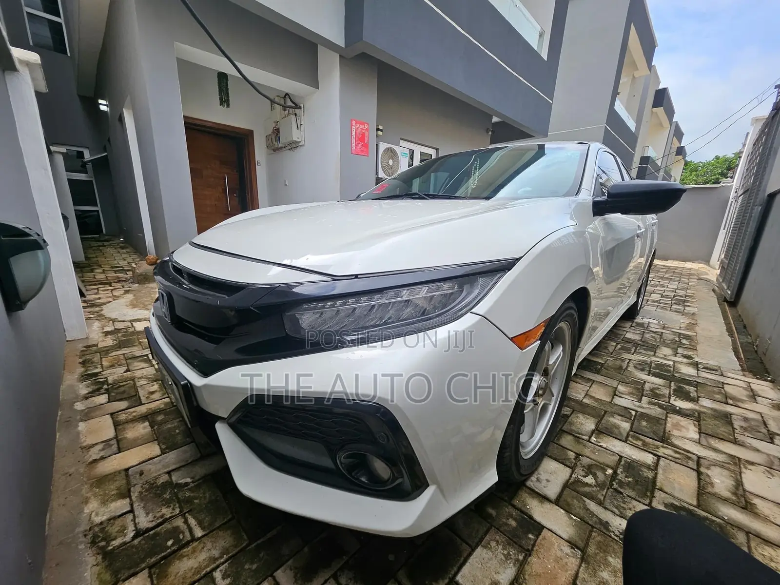Honda Civic EX-L w/Navi Hatchback 2018 White