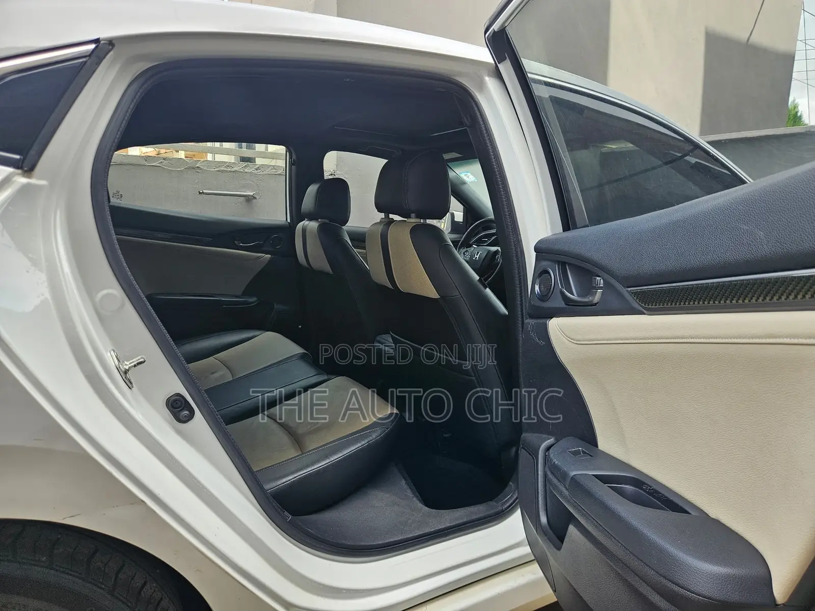 Honda Civic EX-L w/Navi Hatchback 2018 White