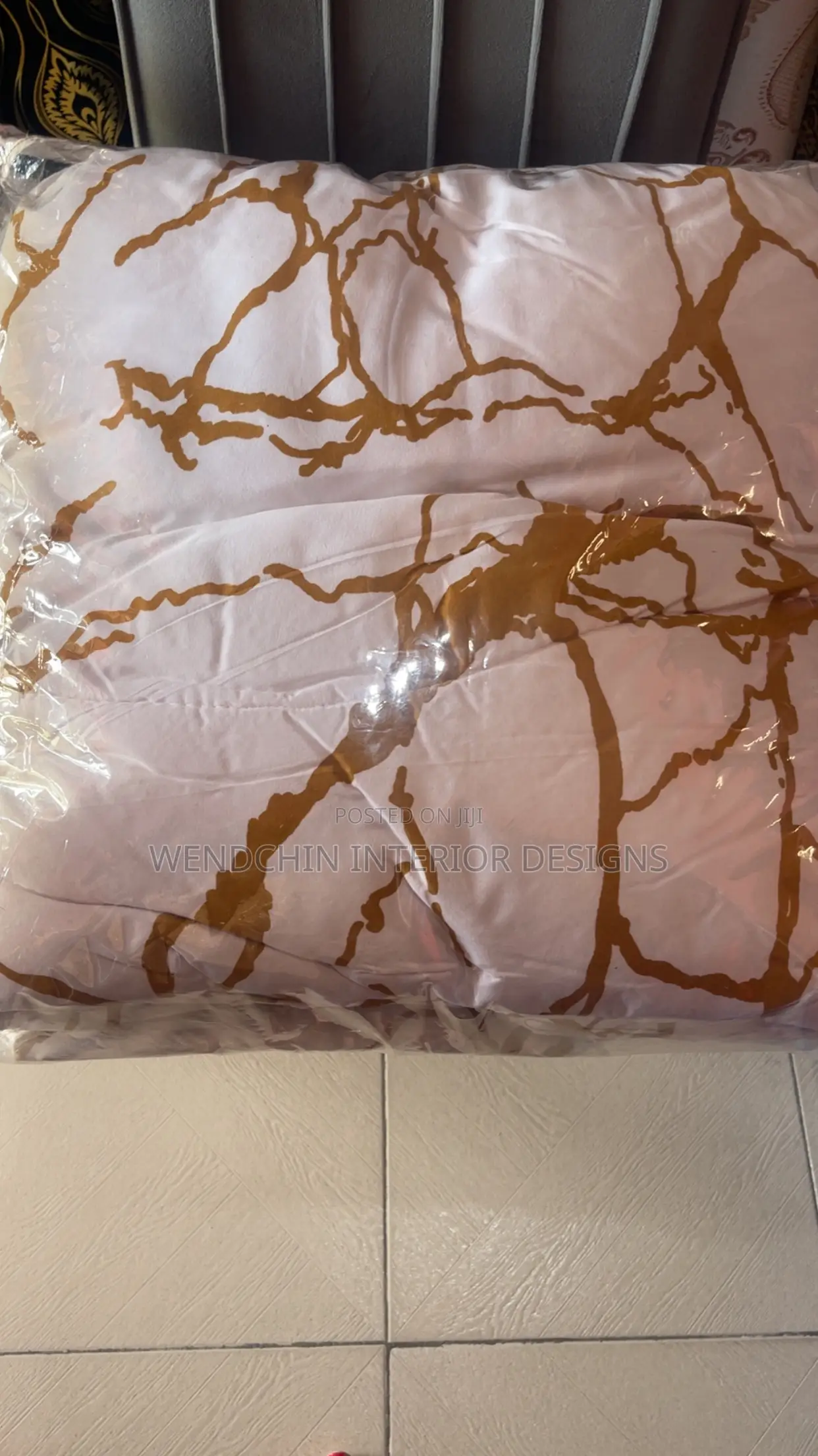 Duvet Sets 6by 6 4 Pillows