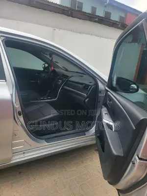 Toyota Camry SE 4dr Sedan (2.5L 4cyl 6A) 2016 Silver