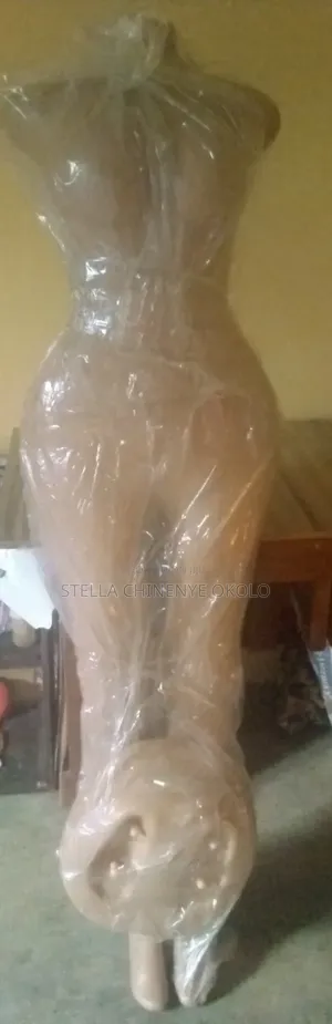Big Hip Mannequin