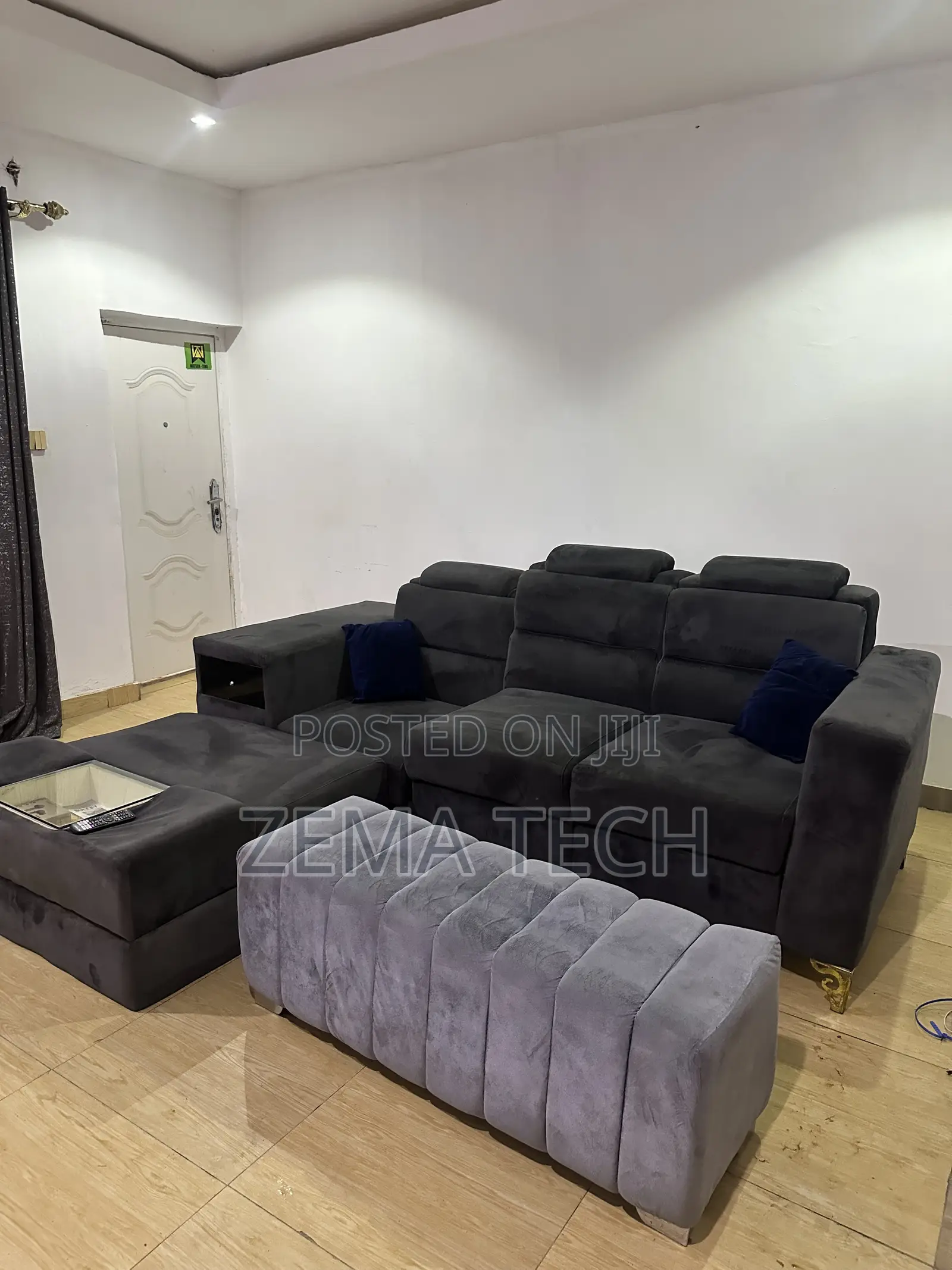 Quality Ash Fabric L-Shape Sofas Center Table With 2 Seaters