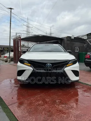 Toyota Camry XSE (2.5L 4cyl 8A) 2019 White