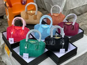 Stylish Luxury Handbag for Women – Available in Multiple Colors