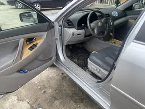Toyota Camry XLE V6 4dr Sedan (3.5L 6cyl 6AM) 2008 Silver