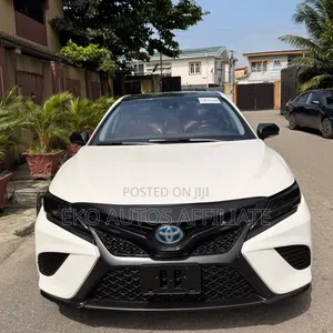 Toyota Camry 2019 White