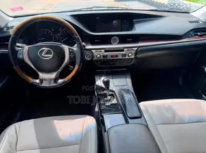 Lexus ES 2013 White