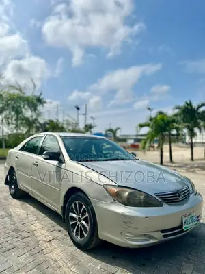 Toyota Camry 2004 Gold