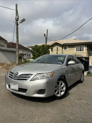 Toyota Camry LE 4dr Sedan (2.5L 4cyl 6A) 2011 Silver