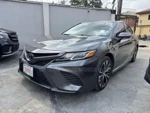 Toyota Camry SE FWD (2.5L 4cyl 8AM) 2018 Gray