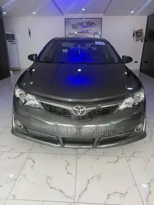 Toyota Camry SE 4dr Sedan (2.5L 4cyl 6A) 2013 Gray