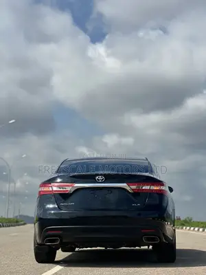 Toyota Avalon XLE Sedar FWD (3.5L 6cyl 6A) 2013 Black