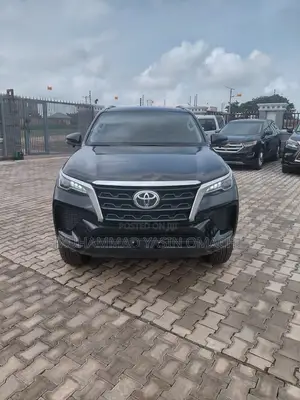 Toyota Fortuner 2024 Black