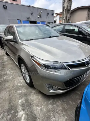 Toyota Avalon XLE 4dr Sedan (3.5L 6cyl 6A) 2014 Gold