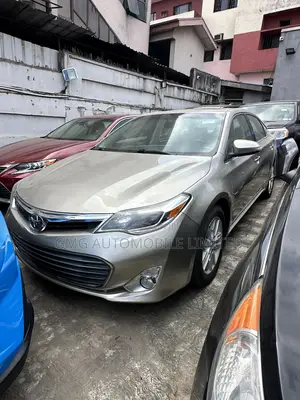 Toyota Avalon XLE 4dr Sedan (3.5L 6cyl 6A) 2014 Gold