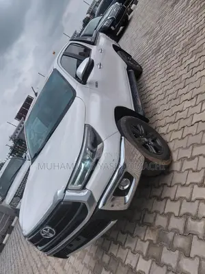 Toyota Hilux 2020 White