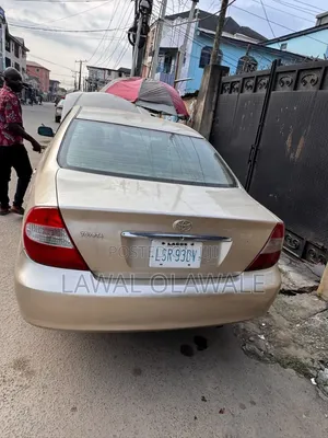Toyota Camry 2005 Gold