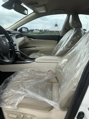 Toyota Camry 2019 White