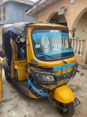 TVS King Cargo 2022 Yellow