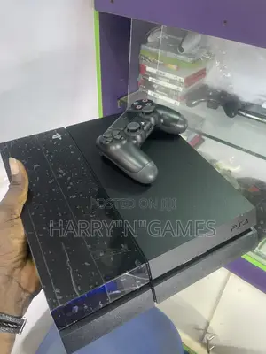 500gb PlayStation4 10 Games With Pads