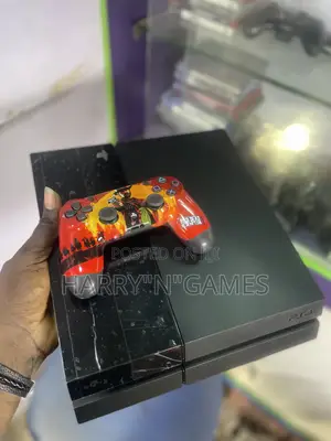 500gb PlayStation4 10 Games With Pads