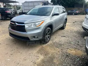 Toyota Highlander XLE 4dr SUV AWD (3.5L 6cyl 6A) 2014 Silver