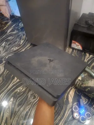 Ps4 Slim Gaming Console With One Controller