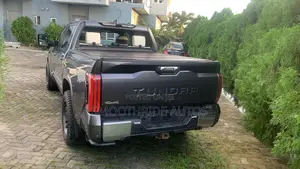 Toyota Tundra Limited CrewMax 5.5' Bed 2023 Gray