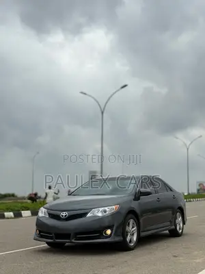 Toyota Camry SE 4dr Sedan (2.5L 4cyl 6A) 2013 Gray