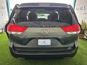 Toyota Sienna 2014 Green