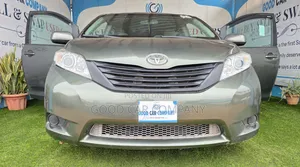 Toyota Sienna 2014 Green