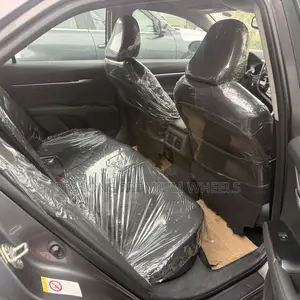 Toyota Camry XLE FWD (2.5L 4cyl 8AM) 2018 Gray