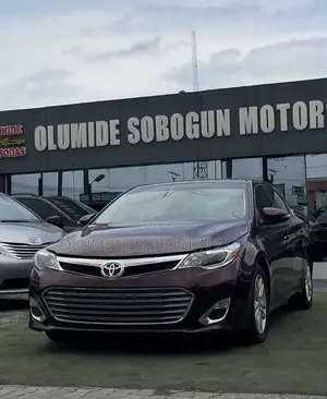 Toyota Avalon XLE Sedar FWD (3.5L 6cyl 6A) 2013 Burgundy
