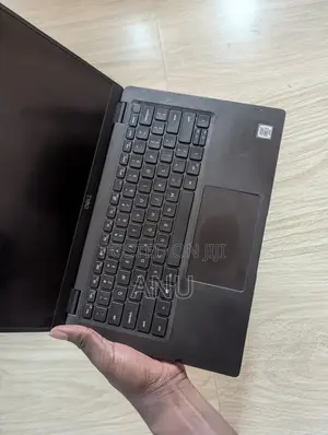 Laptop Dell Latitude 7410 16GB Intel Core i7 HDD+SSD 512GB