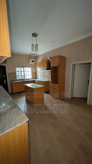6bdrm Duplex in Lake Park View L, VGC / Ajah for rent
