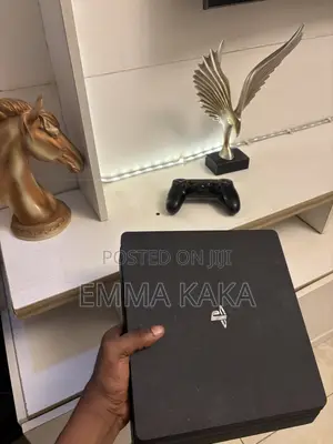 PlayStation 4 With Pads CD