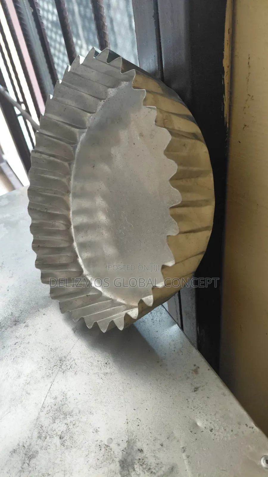 Fluted Edge Round Bread Pan