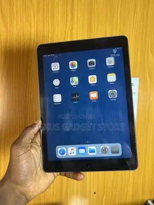 Apple iPad Air 16 GB Gray
