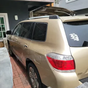 Toyota Highlander 2012 Gold
