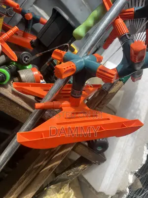 Automatically Spins Under Water Pressure