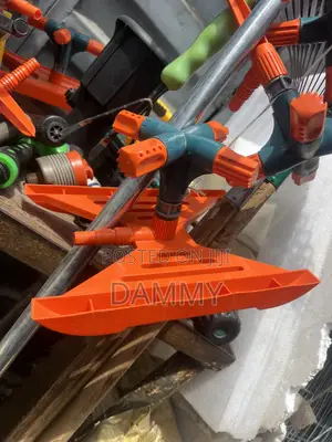 Automatically Spins Under Water Pressure