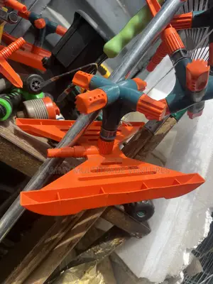 Automatically Spins Under Water Pressure