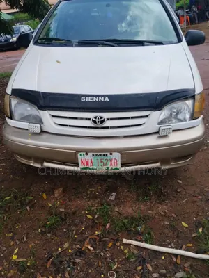 Toyota Sienna LE 2002 White
