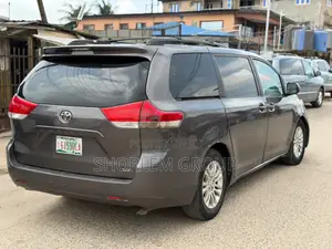 Toyota Sienna 2013 Gray