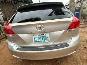 Toyota Venza XLE 2012 Gold