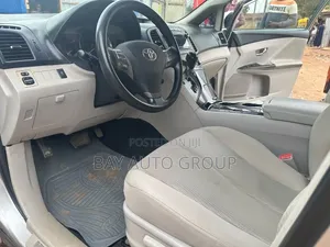 Toyota Venza XLE 2012 Gold